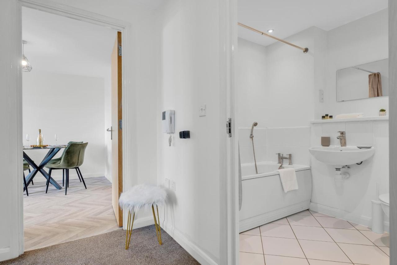 Stylish 4Th Floor 2 Bedroom En Suite City Centre Apartment With Parking By Azura Nights 버밍엄 외부 사진