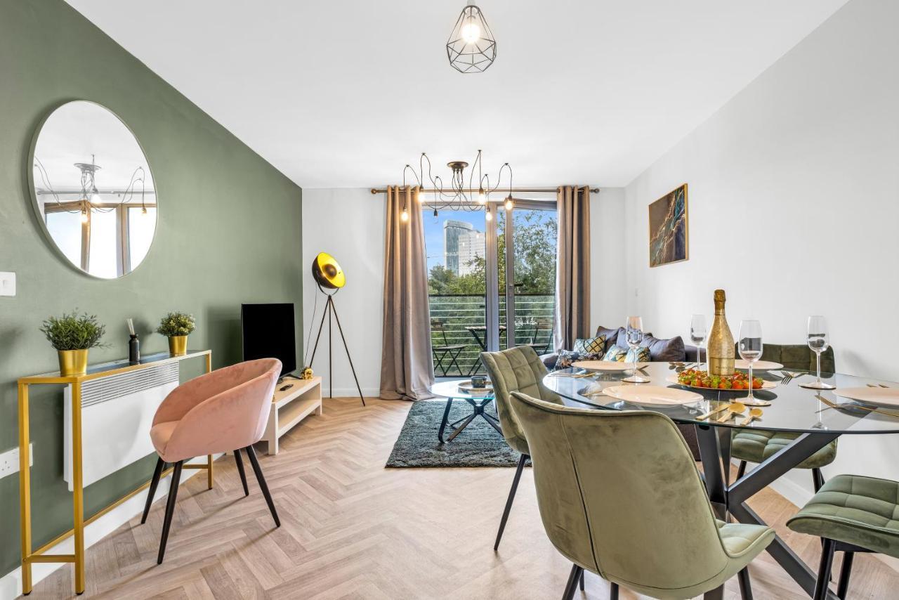 Stylish 4Th Floor 2 Bedroom En Suite City Centre Apartment With Parking By Azura Nights 버밍엄 외부 사진
