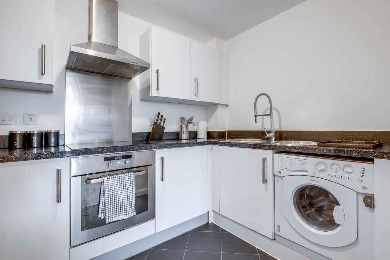 Stylish 4Th Floor 2 Bedroom En Suite City Centre Apartment With Parking By Azura Nights 버밍엄 외부 사진