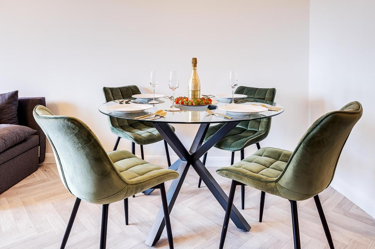 Stylish 4Th Floor 2 Bedroom En Suite City Centre Apartment With Parking By Azura Nights 버밍엄 외부 사진